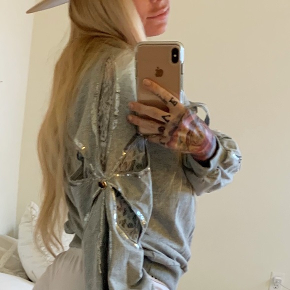 Beautiful Embellished queen sweatshirt - Picture 4 of 8